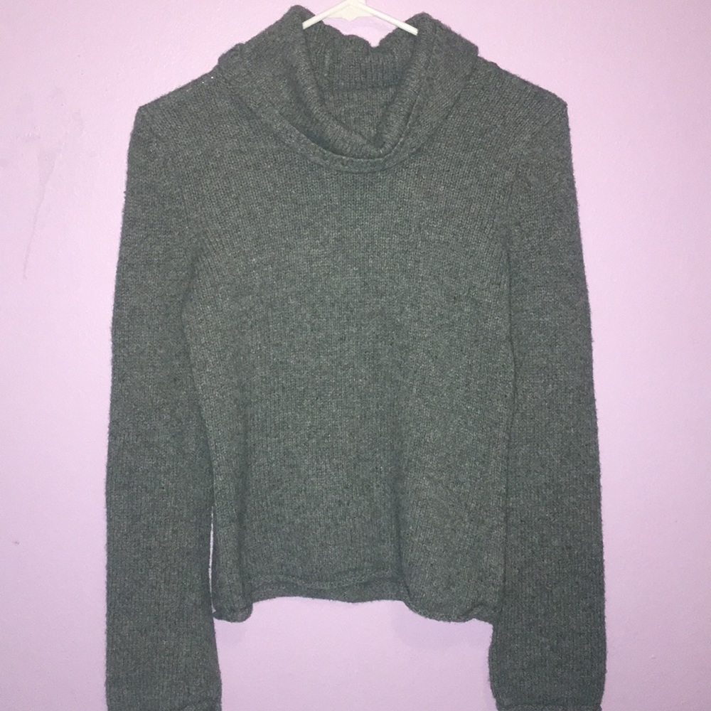 grey knit sweater